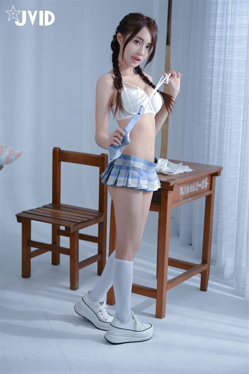 图片[3]-JVID_佳佳兒 JiaJia - Little girl taking off her school uniform [86P-90.7MB] - 呦糖社C+-呦糖社C+