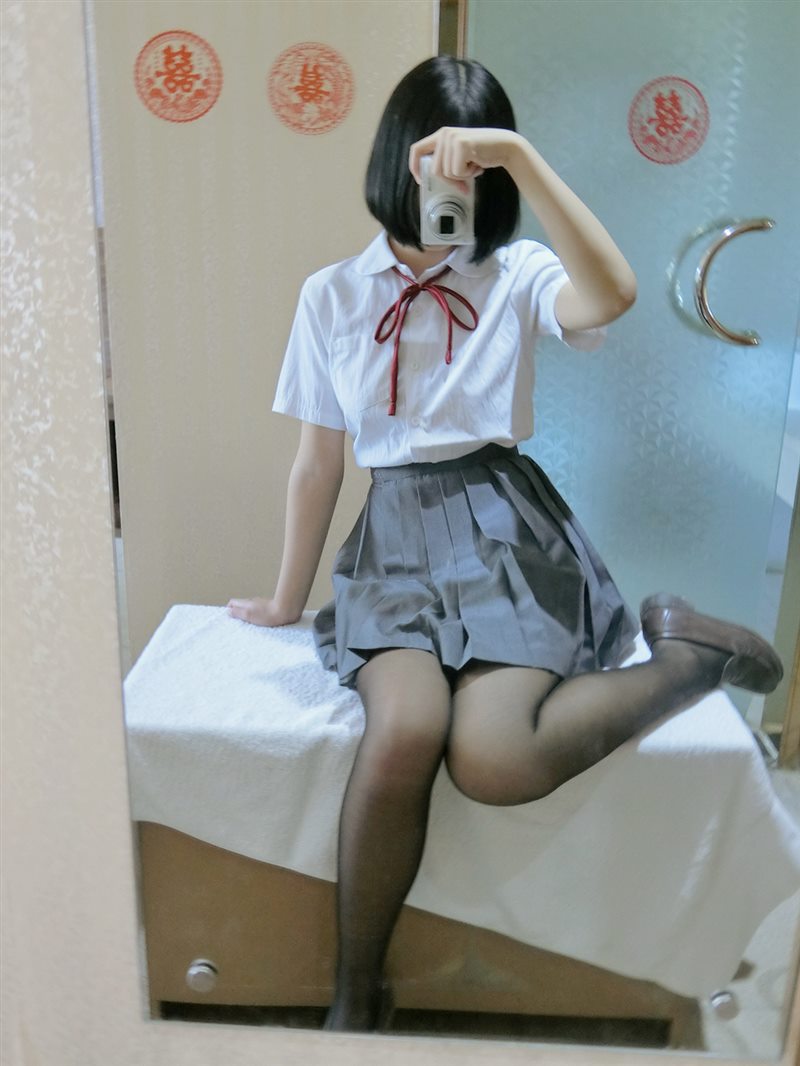 一只肉酱阿 - 黑丝制服 [45P+4V／121MB] - 呦糖社C+-呦糖社C+