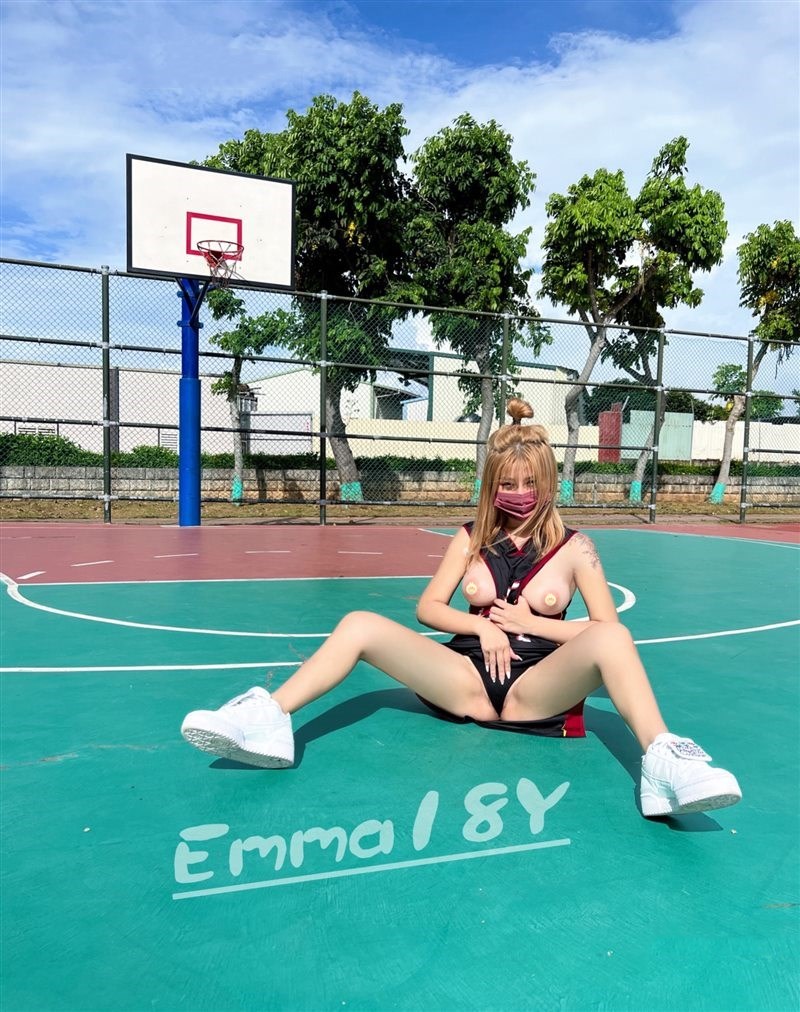 图片[3]-Emma18Y - 高价订阅福利 勇闯有人男厕景区超市露出 [575P+92V／2.46GB] - 呦糖社C+-呦糖社C+